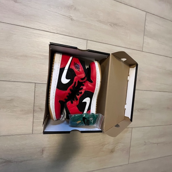 Air Jordan 1 Mid SE - Picture 5 of 5